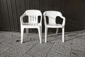 Nastolatkowie ukradli krzesła, bo... chcieli sobie posiedzieć