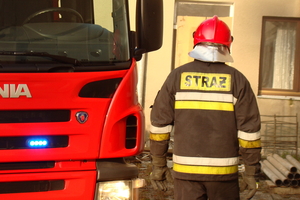 Z OSTATNIEJ CHWILI: Pożar w fabryce Tymbarka w Olsztynku. Pali się magazyn o powierzchni 1000 metrów kwadratowych