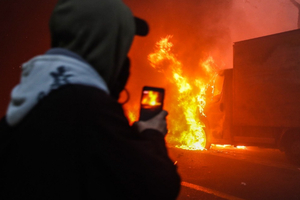 Francja: Służby porządkowe przygotowują się do ostrych starć demonstrantów z policją