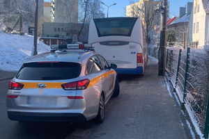 Olsztyn: 45-latka skręcająca w ul. Żołnierską nie zauważyła autobusu