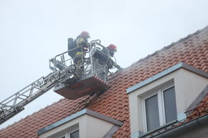 Pożar budynku przy ul. Partyzantów w Olsztynie. Ewakuowano 8 osób, w tym 2 dzieci [ZDJĘCIA]