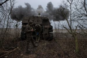 Politico: do maja Ukraina zamierza przeprowadzić dużą kontrofensywę; władze w Kijowie rozważają dwa kierunki natarcia