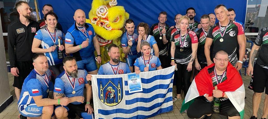Iławskie Smoki Jezioraka i ekipa Fönix Dragon (Węgry), dwie pierwsze osady w rywalizacji kategorii Sport w Pradze