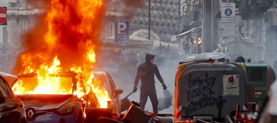 Zamieszki na ulicach Neapolu