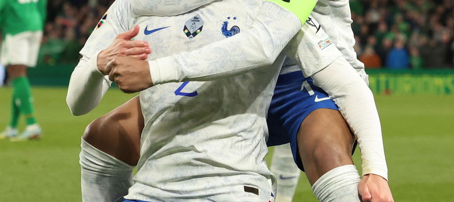W meczu Irlandia - Francja zwycięskiego gola dla gości zdobył Benjamin Pavard
