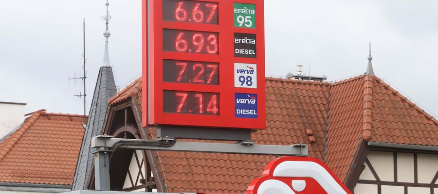 Cena oleju napędowego spadła poniżej 7 złotych za litr