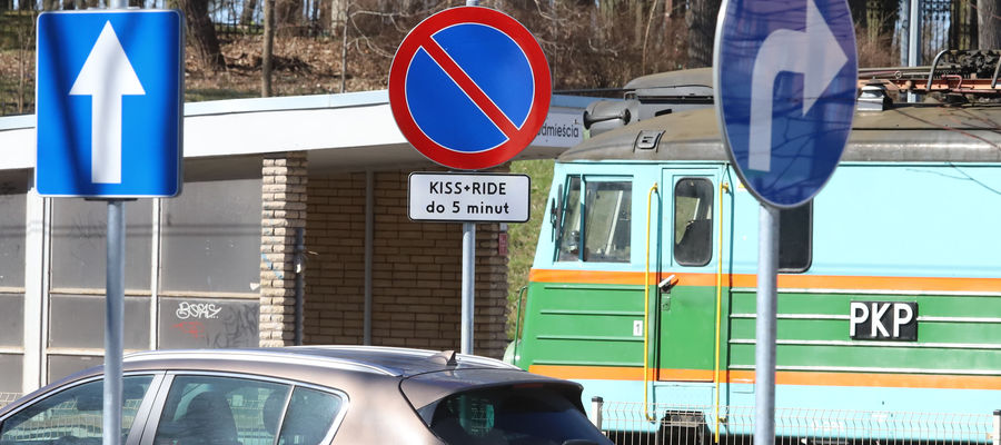 Parking typu „Kiss and Ride”, czyli „Pocałuj i jedź"  powstał niedawno przy węźle przesiadkowym Olsztyn Śródmieście