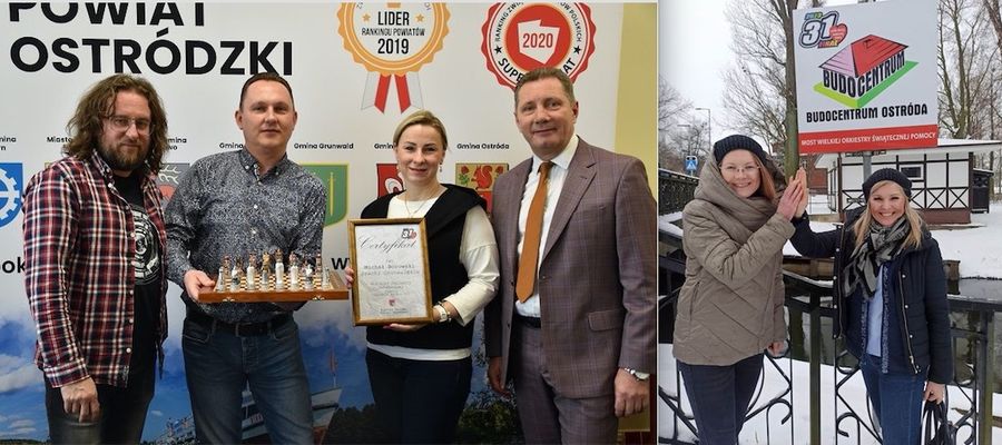 Z lewej: przekazanie Michałowi Borowskiemu (w środku) szachów grunwaldzkich przez starostę ostródzkiego  Andrzeja Wiczkowskiego i szefa Sztabu WOŚP w Ostródzie Artura Munje.  
Z prawej: przedstawicielki firmy Budocentrum Ostróda pod tablicą patronacką na moście nad Drwęcą