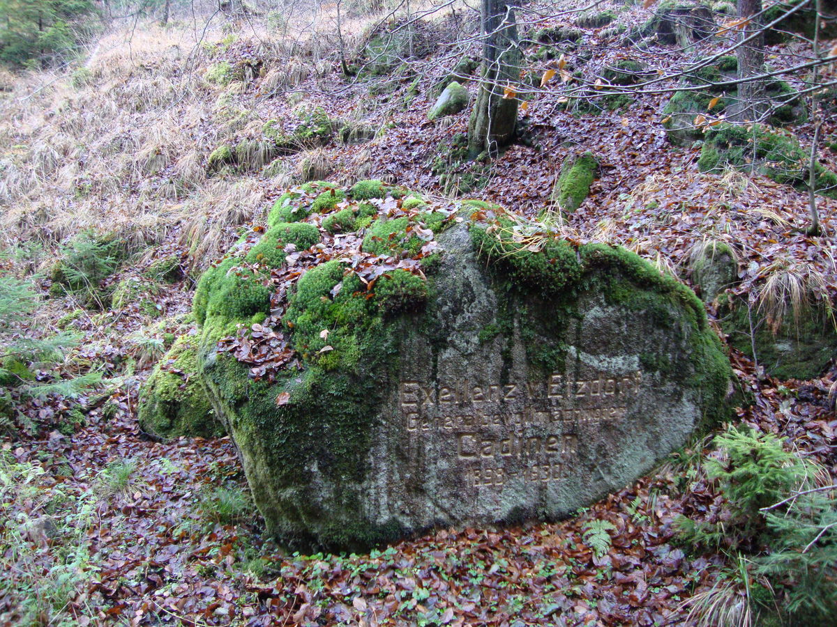 Kamień Etzdorfa jest trudno dostępny, ale odwiedzającym go dostarcza niezapomnianych wrażeń. 