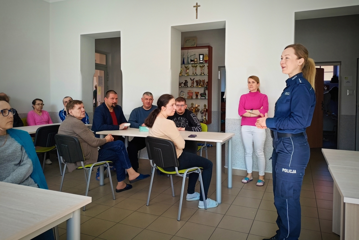 Spotkanie policjantów z podopiecznymi ŚDS w Ełku; 12 IV 23 r.