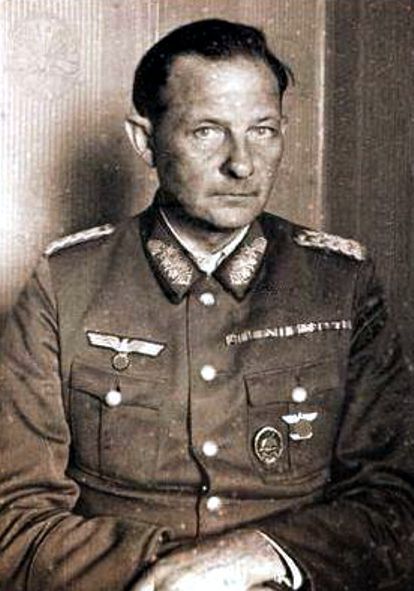 generał major Wehrmachtu Claus Maximilian Mueller-Bulow, jako jeniec