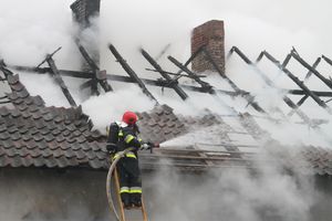 Z OSTATNIEJ CHWILI: Pożar domu w Jarnołtowie (pow. ostródzki)