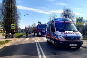 Elbląg: Na ul. Sienkiewicza motocyklista zderzył się ze skodą [ZDJĘCIA]
