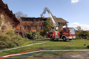 AKTUALIZACJA: Pożar dachu hotelu Galindia na Mazurach. Strażacy opanowali pożar 