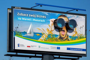 Plakaty 3D promujące Warmię i Mazury trafiły do polskich miast