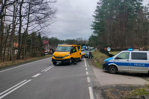 Dachowanie na trasie Olsztyn-Ostróda. 38-latka wypadła z jezdni na łuku drogi
