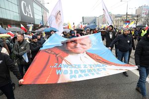 Narodowy Marsz Papieski dotarł do Placu Zamkowego; odbyło się przyrzeczenie młodzieży