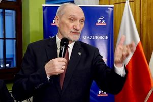 Rosyjskie wpływy w Polsce. Macierewicz odpowiada na zarzuty