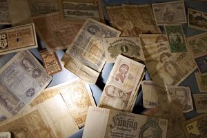 Stare banknoty z PRL na celowniku inwestorów