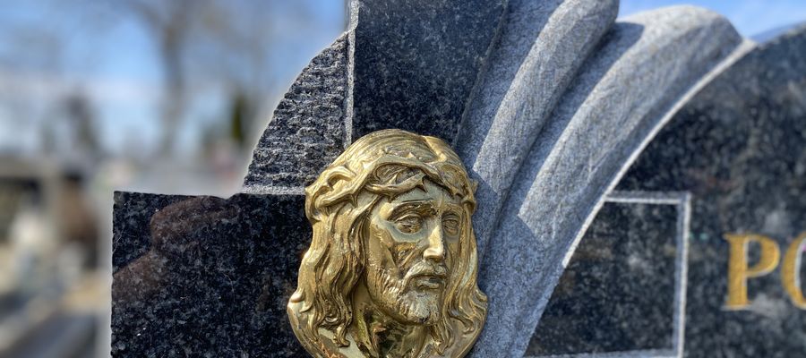 W marcu ubiegłego roku doszło do licznych kradzieży na terenie cmentarza parafialnego w Wilczętach. Łupem złodziei padły przede wszystkim mosiężne elementy nagrobków, nazywane „głową Pana Jezusa”