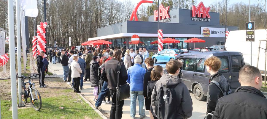 Na otwarcie restauracji MAX Premium Burgers w Olsztynie przyszły tłumy