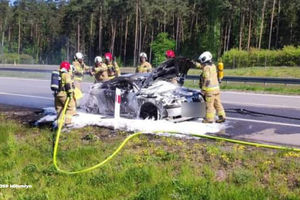 Pożar samochodu na drodze ekspresowej koło Miłomłyna