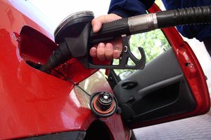Ceny paliw pójdą w dół? Eksperci oceniają, że w nadchodzącym tygodniu mogą spaść o 5-15 gr na litrze