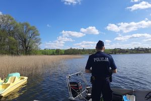 Kolejny dzień poszukiwań zaginionego mężczyzny na jeziorze Skarlińskim