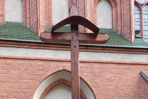 Co się dzieje z figurką Chrystusa z krzyża przed kościołem Najświętszego Serca Pana Jezusa w Olsztynie?