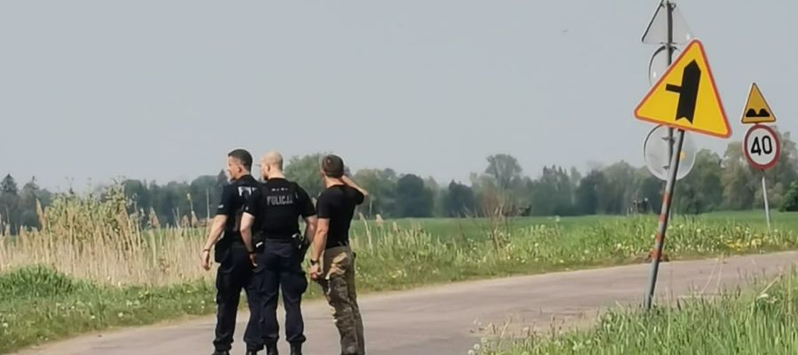 W okolicy miejscowości Jezioro (gm. Markusy) odnaleziono wojskowy obiekt latający.