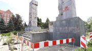 Miasto broni placu po Pomniku Wdzięczności Armii Radzieckiej