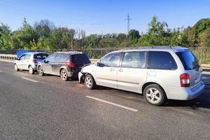 Zderzenie czterech samochodów na ul. Armii Krajowej w Olsztynie. Utrudnienia w ruchu w kierunku Dajtek