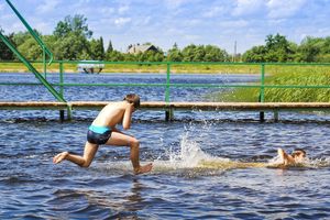 Olsztyńscy policjanci apelują o rozsądek podczas odpoczynku nad wodą 