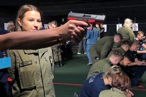 Licealiści piskiej „mundurówki” z wizytą w Wyższej Szkole Policji w Szczytnie