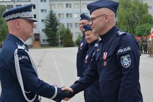 Komendant odznaczony medalem „Za zasługi dla Obronności Kraju”