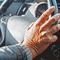 Uwaga kierowcy! Łapki na kierownicę!