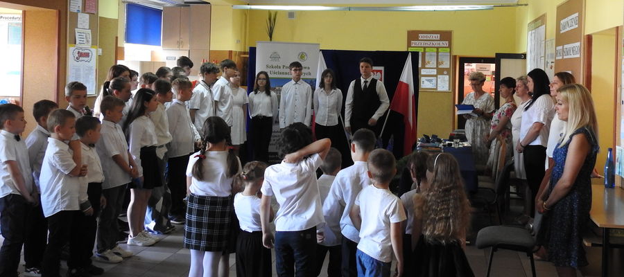 Uroczysty apel z okazji zakończenia roku szkolnego w SP w Uścianach Starych
