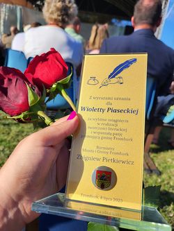 Podczas XX Dni Fromborka Wioletta Piasecka została nagrodzona przez burmistrza Zbigniewa Pietkiewicza 