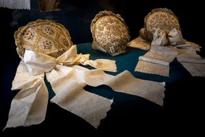 „Na ślubnym kobiercu”. Wyjątkowe obiekty trafiły do Muzeum Warmii i Mazur w Olsztynie