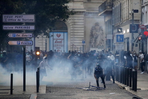 Francja pogrąży się w anarchii?