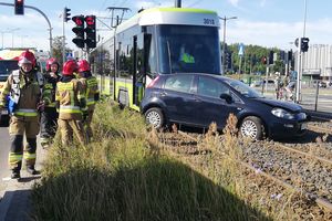 Ruch tramwajów w Olsztynie wstrzymany. Wypadek na al. Sikorskiego [ZDJĘCIA]