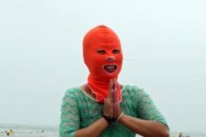 Chiny/ Chroniące przed słońcem facekini - najgorętsza moda na upalne dni