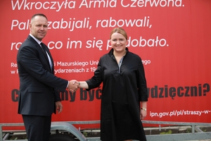 Wiceminister Olga Semeniuk-Patkowska od ponad dwóch lat domaga się usunięcia „Szubienic”