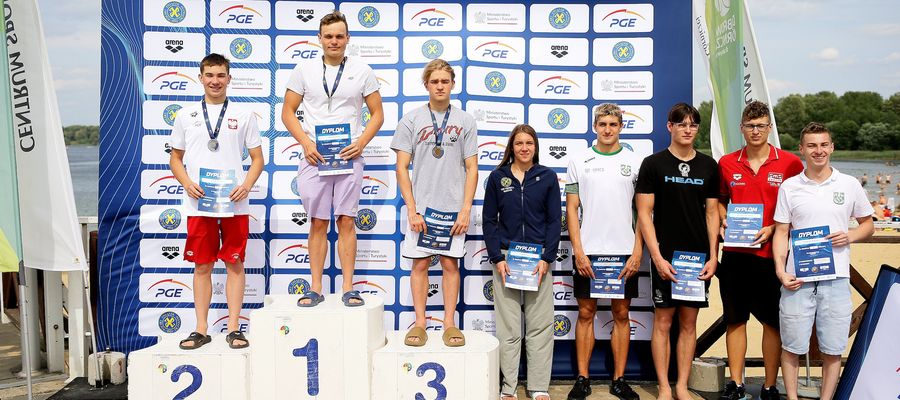 Na 10 000 m całe podium należało do olsztyńskiego Kormorana (od lewej): Bartosz Kapała, Piotr Woźniak i Szymon Kapała
