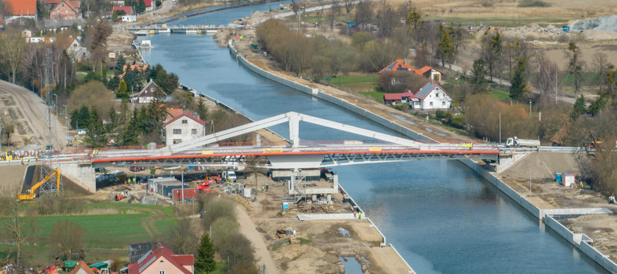 Nowy most obrotowy w Nowakowie liczy ponad 100 metrów, ma usprawnić żeglugę i poprawić komunikację kołową