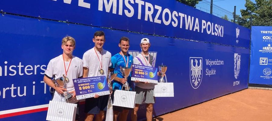 Olaf Pieczkowski (pierwszy z lewej)