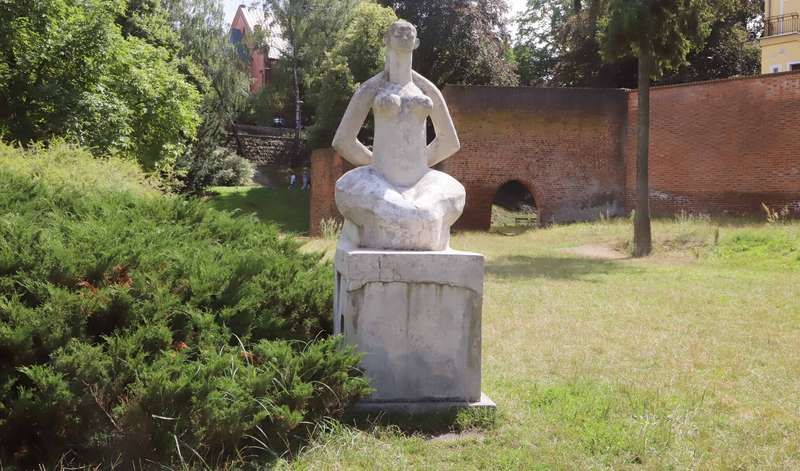 Symboliczna rzeźba „Łyna”