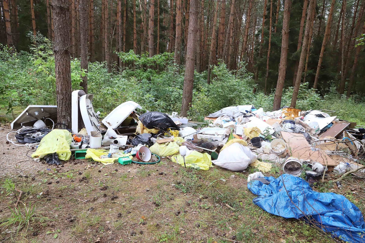 Pozostałości po campingu nad jeziorem Ukiel