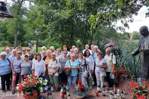 Seniorzy na wycieczce w Augustowie