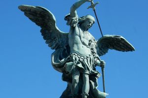 Francja/ W imię laickiego państwa statua św. Michała zostanie przesunięta o 13 metrów